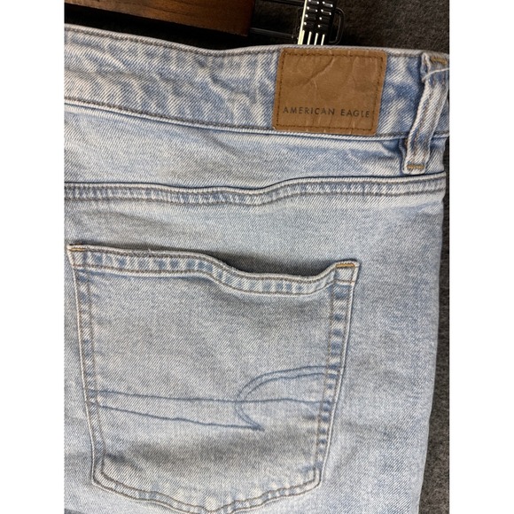 American Eagle Mom Jean Light Wash Distressed Denim Womens Size 14 Short 34x27 - Picture 12 of 13